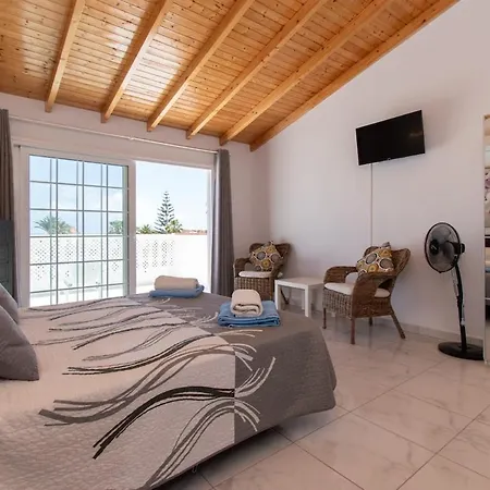 Fairway Village Beautiful 3 Bedroom 圣米格尔德阿沃纳